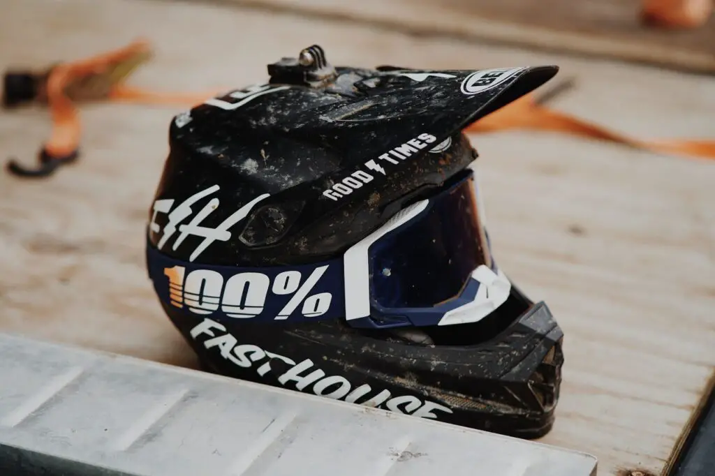 dirt-bike-helmets-legal