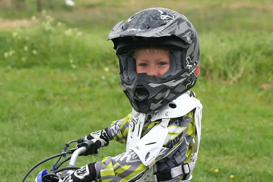 helmet-boy-child-fun-dirt-bike